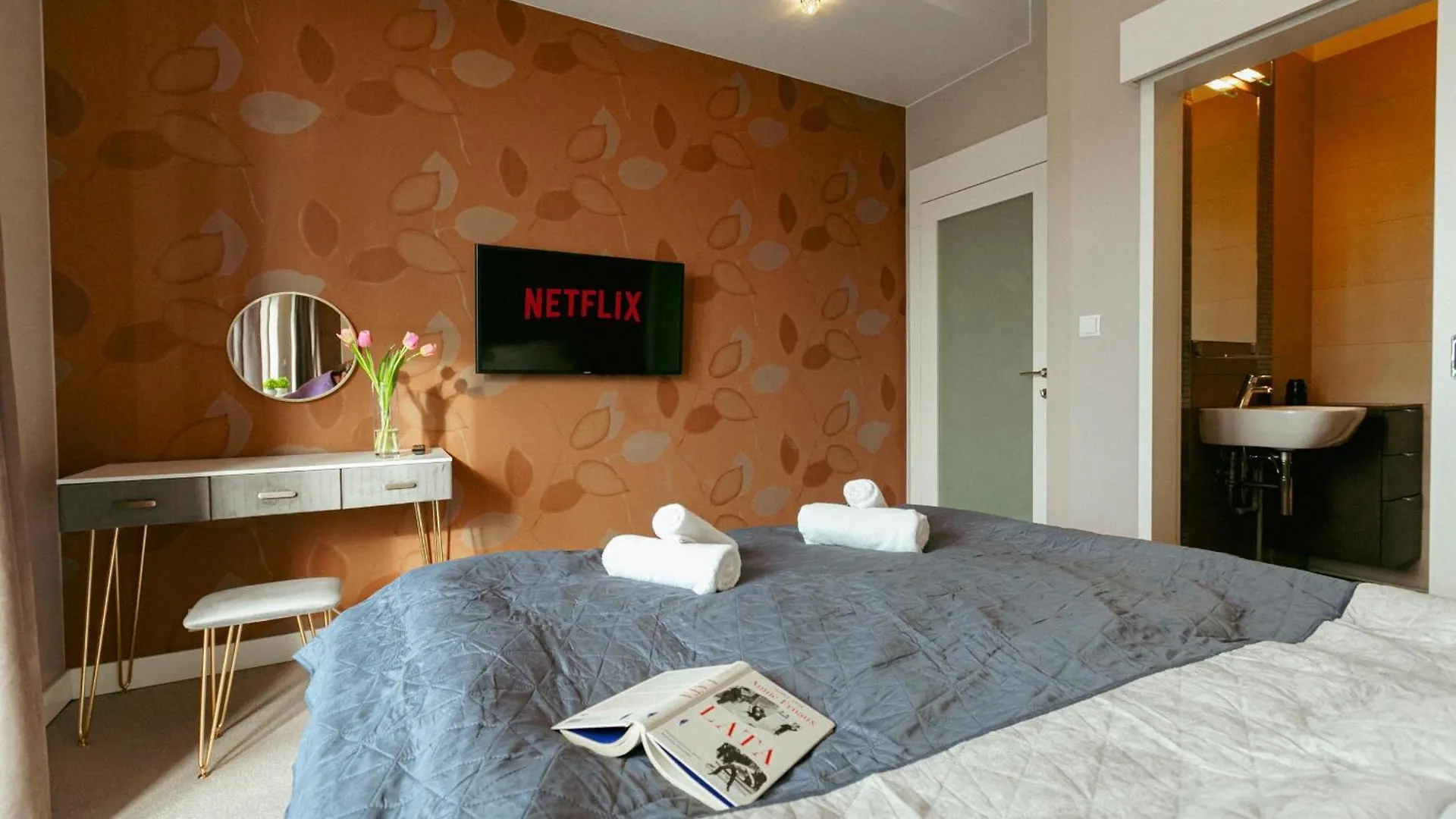 Apartament Marina Dla 6 Osob - Bezplatny Parking - Dwie Lazienki - Duzy Taras - Ekspres - Better Rental Warsaw 0*,  Poland