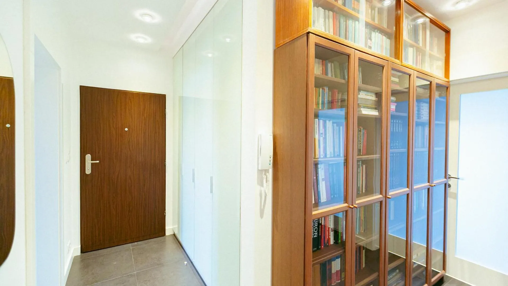 Apartament Marina Dla 6 Osob - Bezplatny Parking - Dwie Lazienki - Duzy Taras - Ekspres - Better Rental Warsaw 0*,  Poland